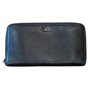 Salvatore Ferragamo Black Leather Zip Wallet | Gancini Logo